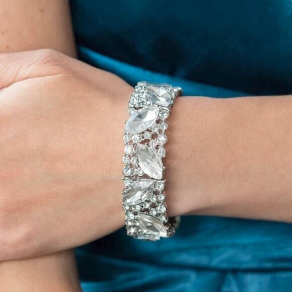 paparazzi Jewelry - Paparazzi Jewelry Accessories - Full Body Chills - White Bracelet - Vintage